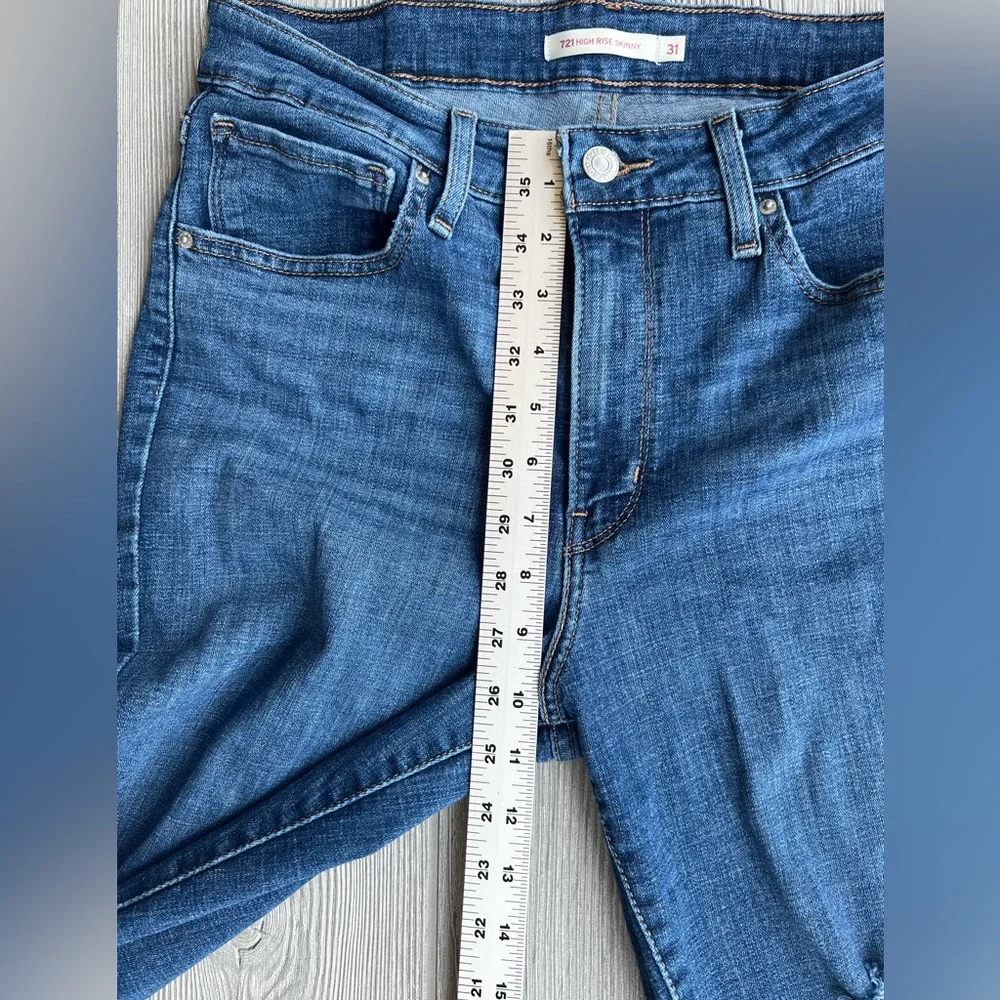 Levi’s 721 High Rise Distressed Skinny Size 31 31x29